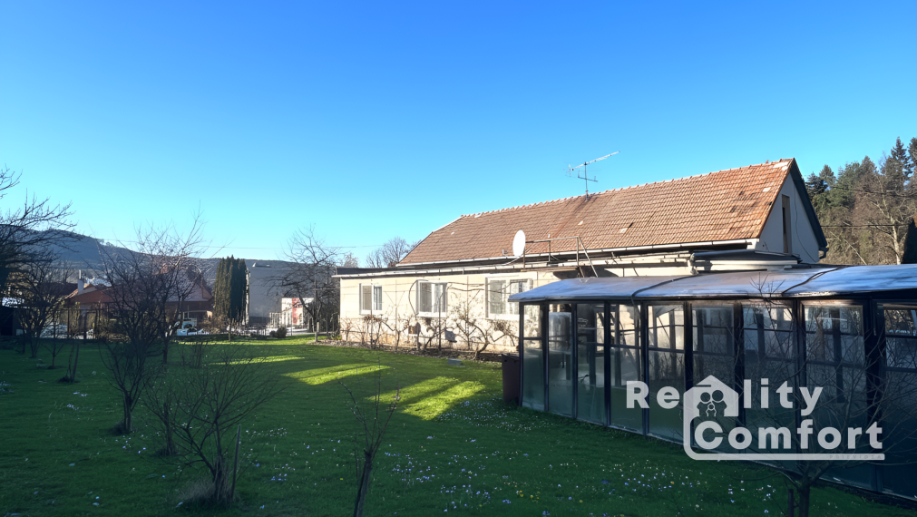 Priestranný dom s garážou a veľkou záhradou