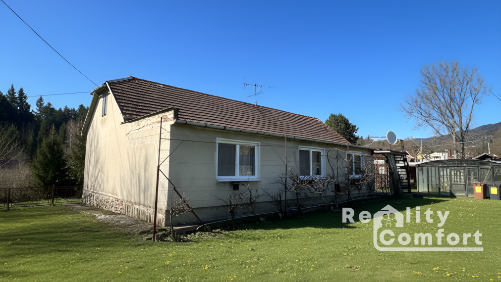 Priestranný dom s garážou a veľkou záhradou