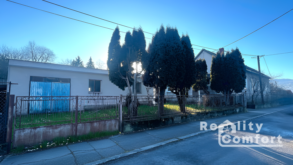 Priestranný dom s garážou a veľkou záhradou