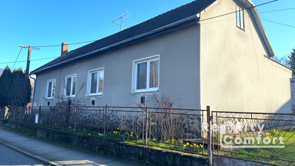 Priestranný dom s garážou a veľkou záhradou