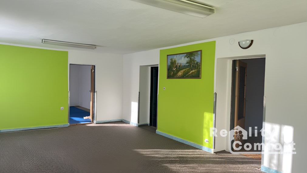 Priestranný dom s garážou a veľkou záhradou