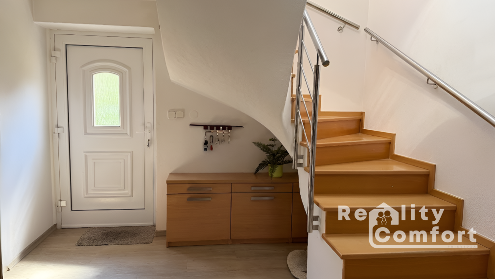 ŠTÝLOVÝ DOM S KRÁSNOU ZÁHRADOU