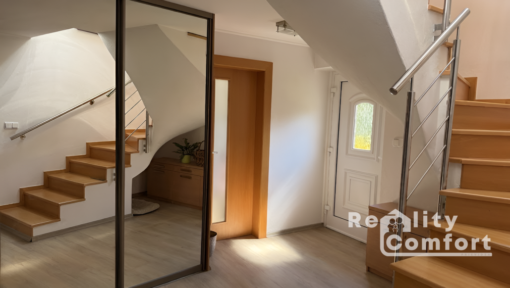 ŠTÝLOVÝ DOM S KRÁSNOU ZÁHRADOU