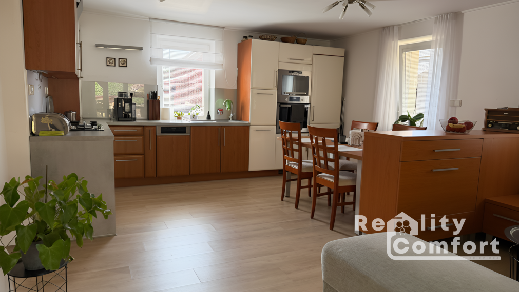 ŠTÝLOVÝ DOM S KRÁSNOU ZÁHRADOU