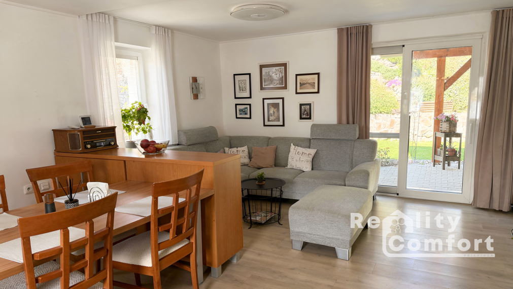 ŠTÝLOVÝ DOM S KRÁSNOU ZÁHRADOU