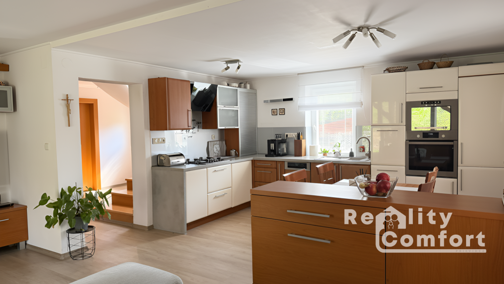 ŠTÝLOVÝ DOM S KRÁSNOU ZÁHRADOU