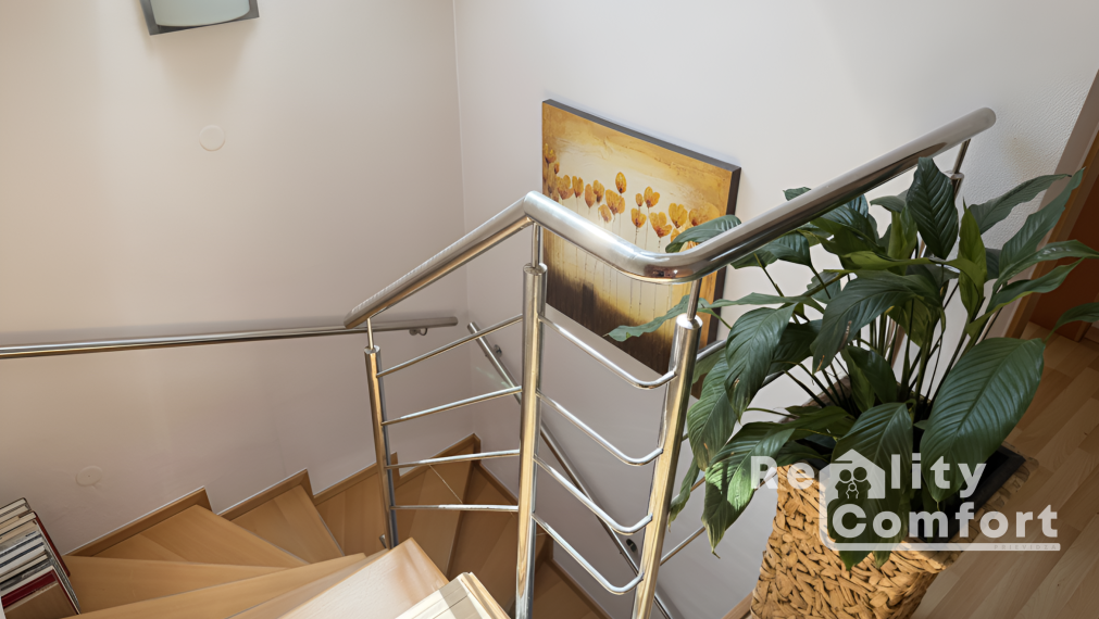 ŠTÝLOVÝ DOM S KRÁSNOU ZÁHRADOU