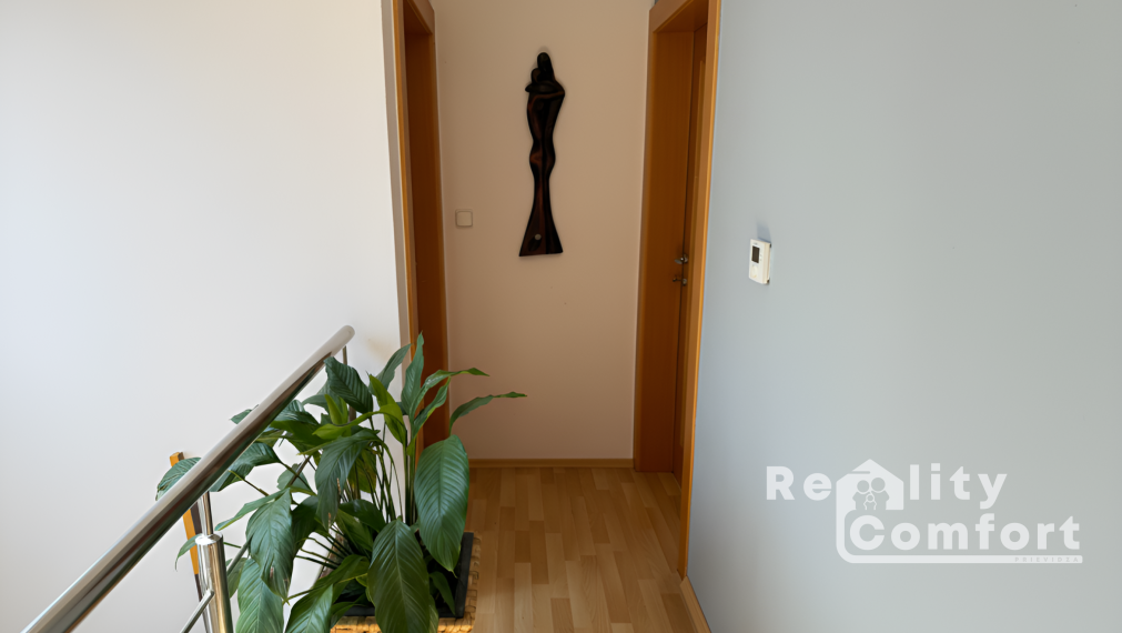 ŠTÝLOVÝ DOM S KRÁSNOU ZÁHRADOU