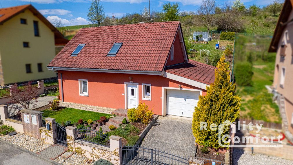 ŠTÝLOVÝ DOM S KRÁSNOU ZÁHRADOU