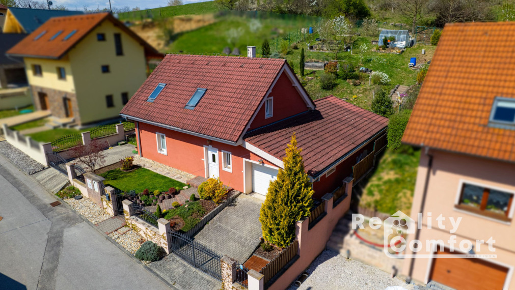 ŠTÝLOVÝ DOM S KRÁSNOU ZÁHRADOU