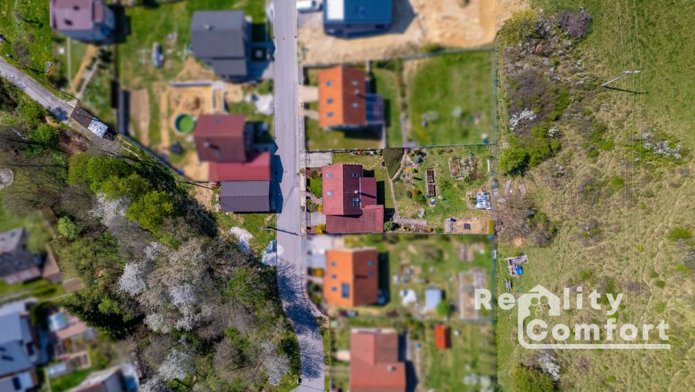 ŠTÝLOVÝ DOM S KRÁSNOU ZÁHRADOU