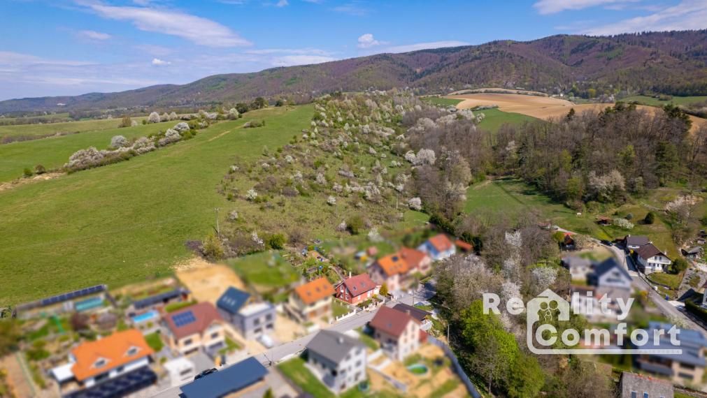 ŠTÝLOVÝ DOM S KRÁSNOU ZÁHRADOU