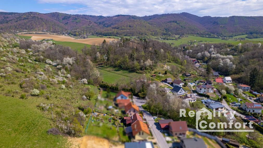 ŠTÝLOVÝ DOM S KRÁSNOU ZÁHRADOU