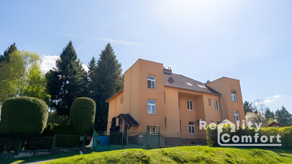 BYT SO VŠETKÝMI VÝHODAMI RODINNÉHO DOMU