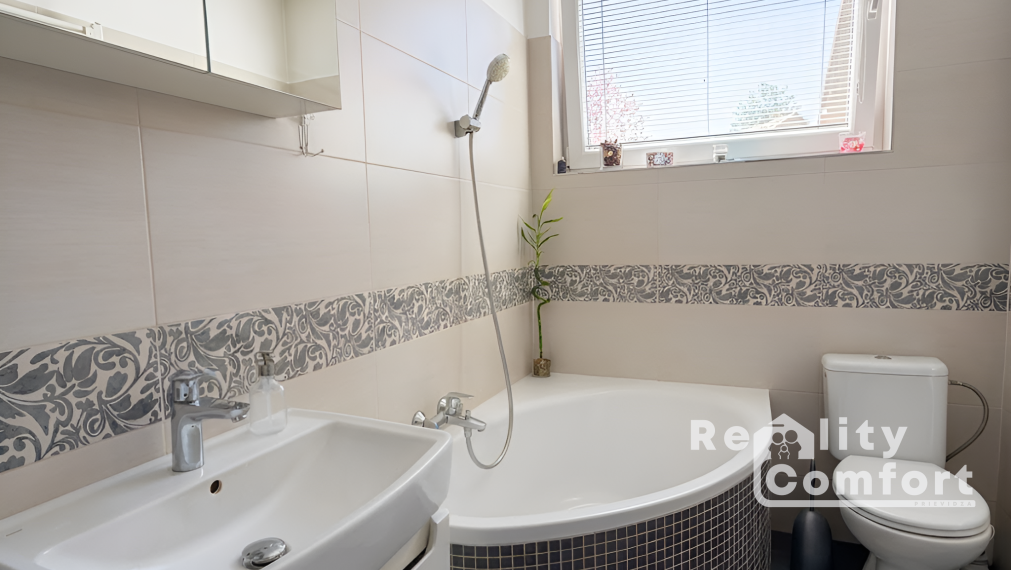 BYT SO VŠETKÝMI VÝHODAMI RODINNÉHO DOMU