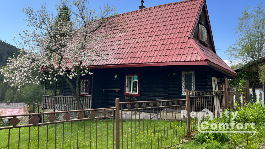 Drevenica s krásnymi výhľadmi a malou botanickou záhradou