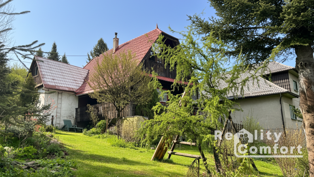 Drevenica s krásnymi výhľadmi a malou botanickou záhradou