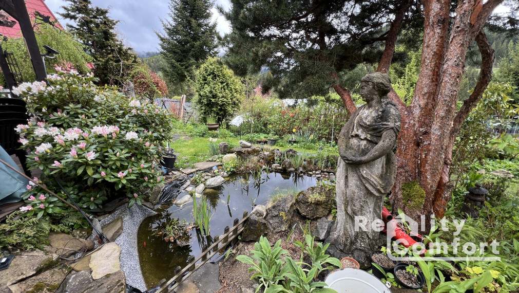 Drevenica s krásnymi výhľadmi a malou botanickou záhradou