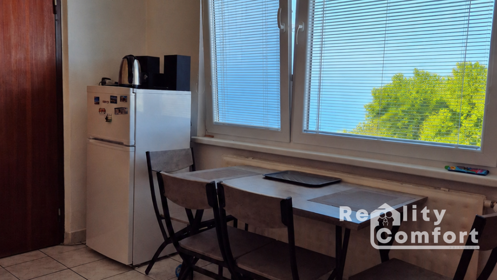 Slnečný 2-izbový byt s balkónom a garážou