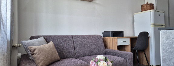 Kompletne zariadená garsónka s balkónom