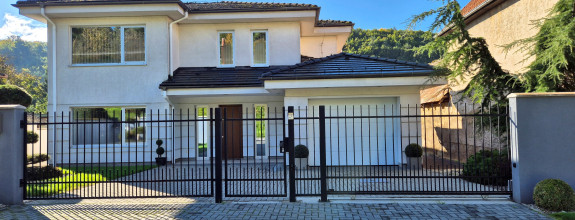 Nadštandardný rodinný dom s krásnou záhradou