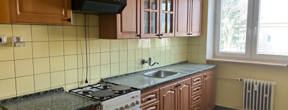 Priestranný 2-izbový byt s balkónom