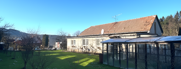 Priestranný dom s garážou a veľkou záhradou