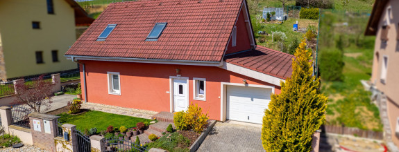 ŠTÝLOVÝ DOM S KRÁSNOU ZÁHRADOU