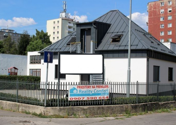 Prenájom: Nebytový priestor s parkovaním v centre mesta