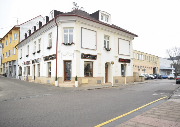 Prenájom: Obchodné priestory centrum Prievidze