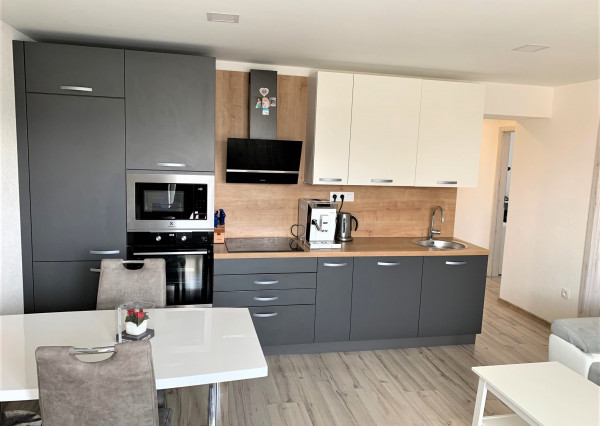 Zrekonštruovaný a zariadený 3-izbový byt s balkónom