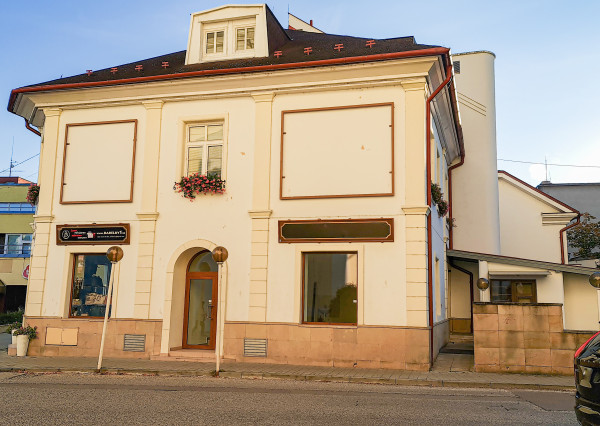 Prenájom: Komerčný priestor v centre Prievidze