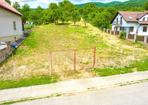 Predaj: stavebný pozemok Ráztočno