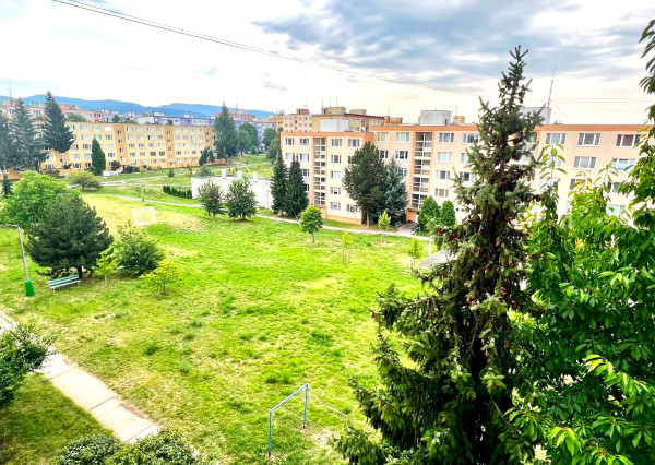 Predaj: 2-izbový byt s loggiou vo výbornej lokalite