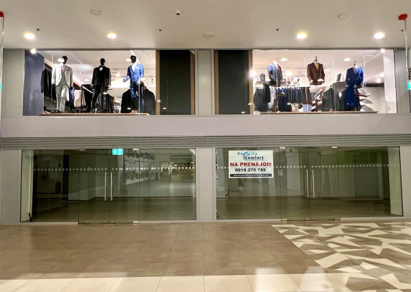 Prenájom: Atraktívny obchodný priestor v centre Prievidze