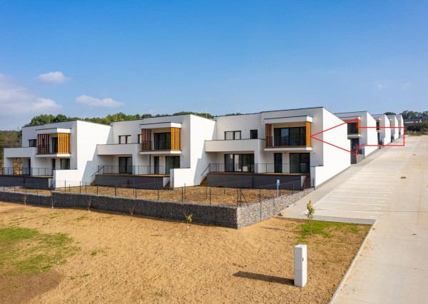 REZIDENCIA BOJNICE - priestranný 2-i. byt s balkónom
