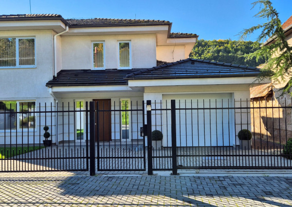 Nadštandardný rodinný dom s krásnou záhradou