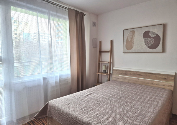 Kompletne zariadený 1-izbový byt s dvomi loggiami