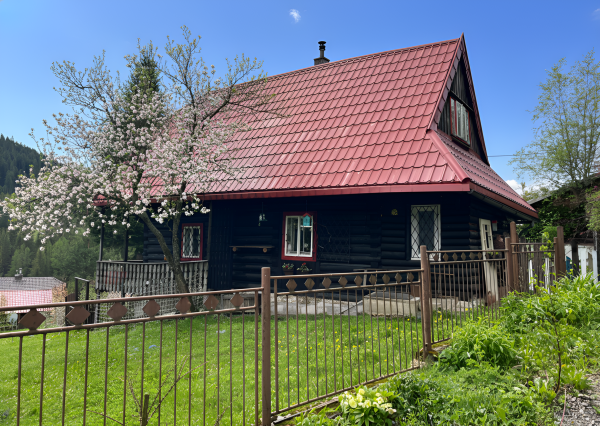Drevenica s krásnymi výhľadmi a malou botanickou záhradou